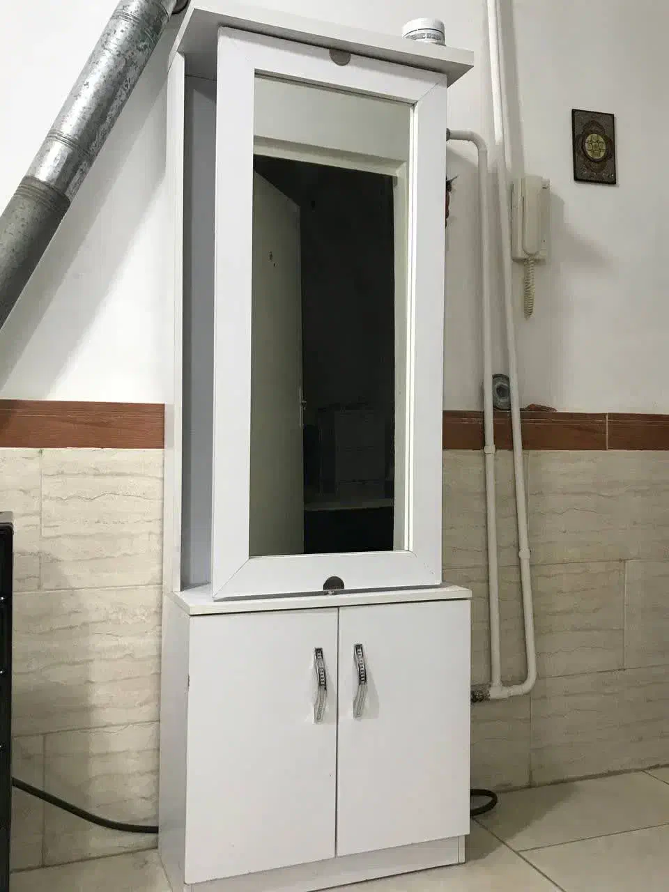 جاکفشی|جاکفشی، کمد، دراور|کرج, ساسانی (قلمستان)|دیوار