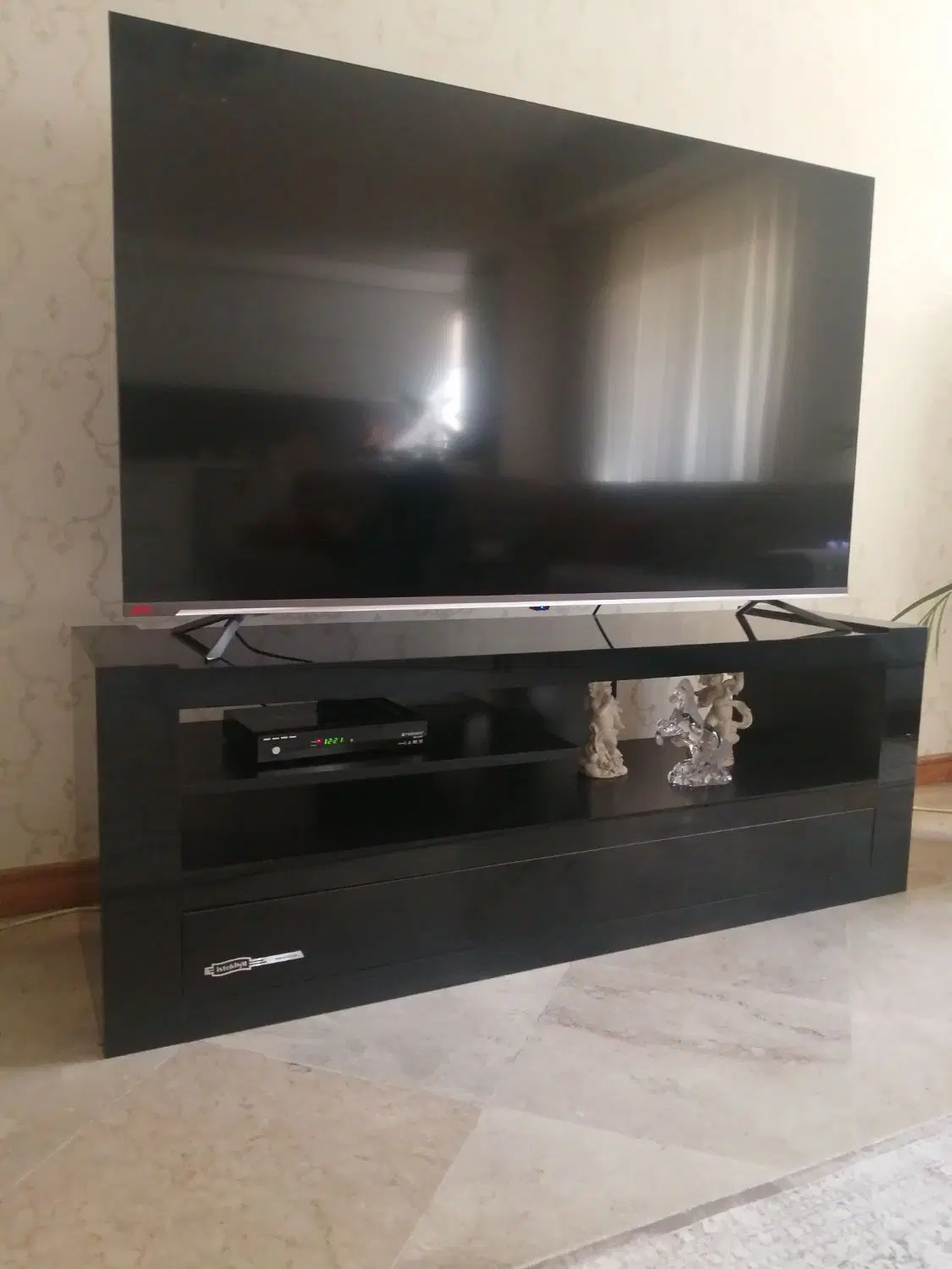 میز TV|میز تلویزیون|مشهد, هفت تیر (حافظ)|دیوار