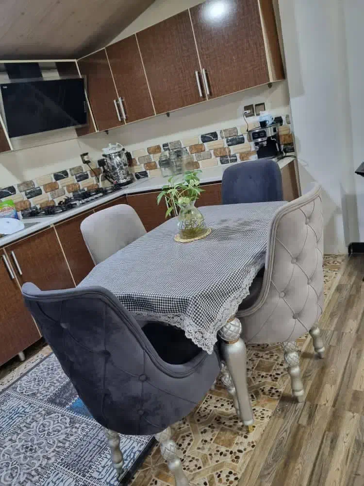 میز ناهارخوری 4 نفر کاملا سالم|میز و صندلی غذاخوری|طاهرگوراب, |دیوار