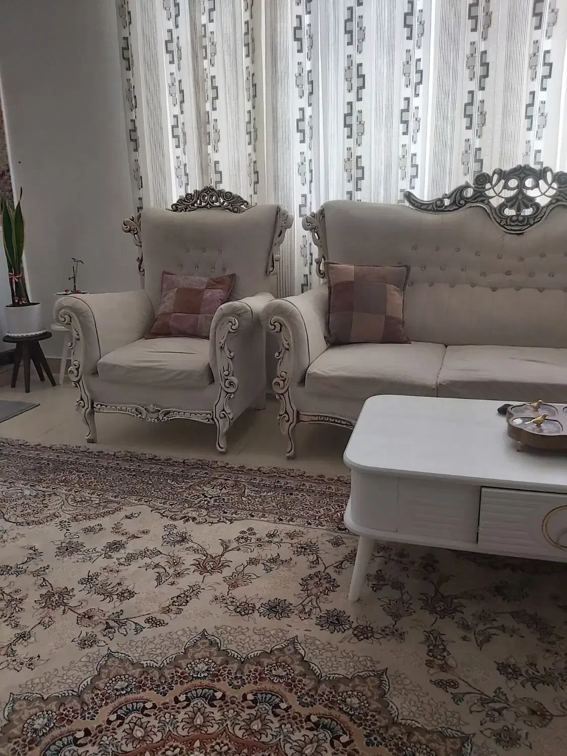 مبل سالم به همراه جلو مبلی و میز غذا خوری|مبلمان خانگی و میز عسلی|الوند, |دیوار