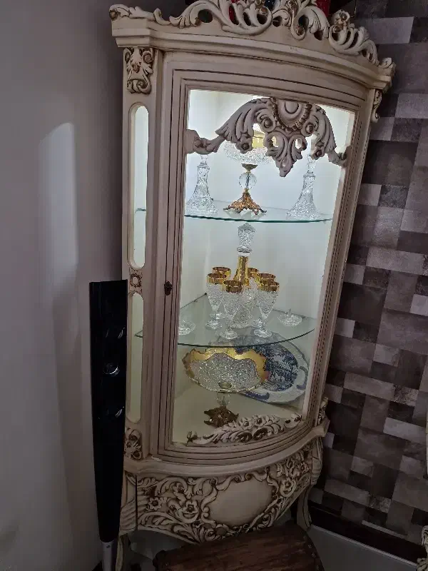 ویترین کنج سه گوش|بوفه، ویترین، کنسول|اندیشه, اندیشه فاز ۳|دیوار