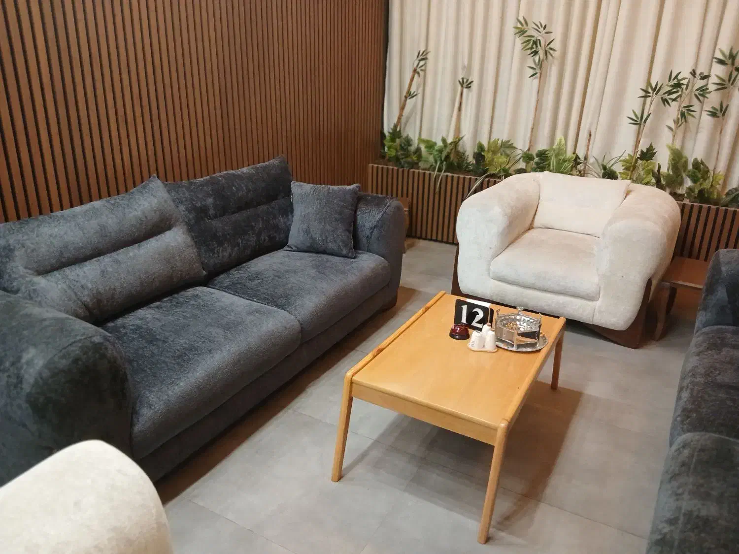 مبل راحتی/شاه نشین*|مبلمان خانگی و میز عسلی|قم, باغ شریفی|دیوار