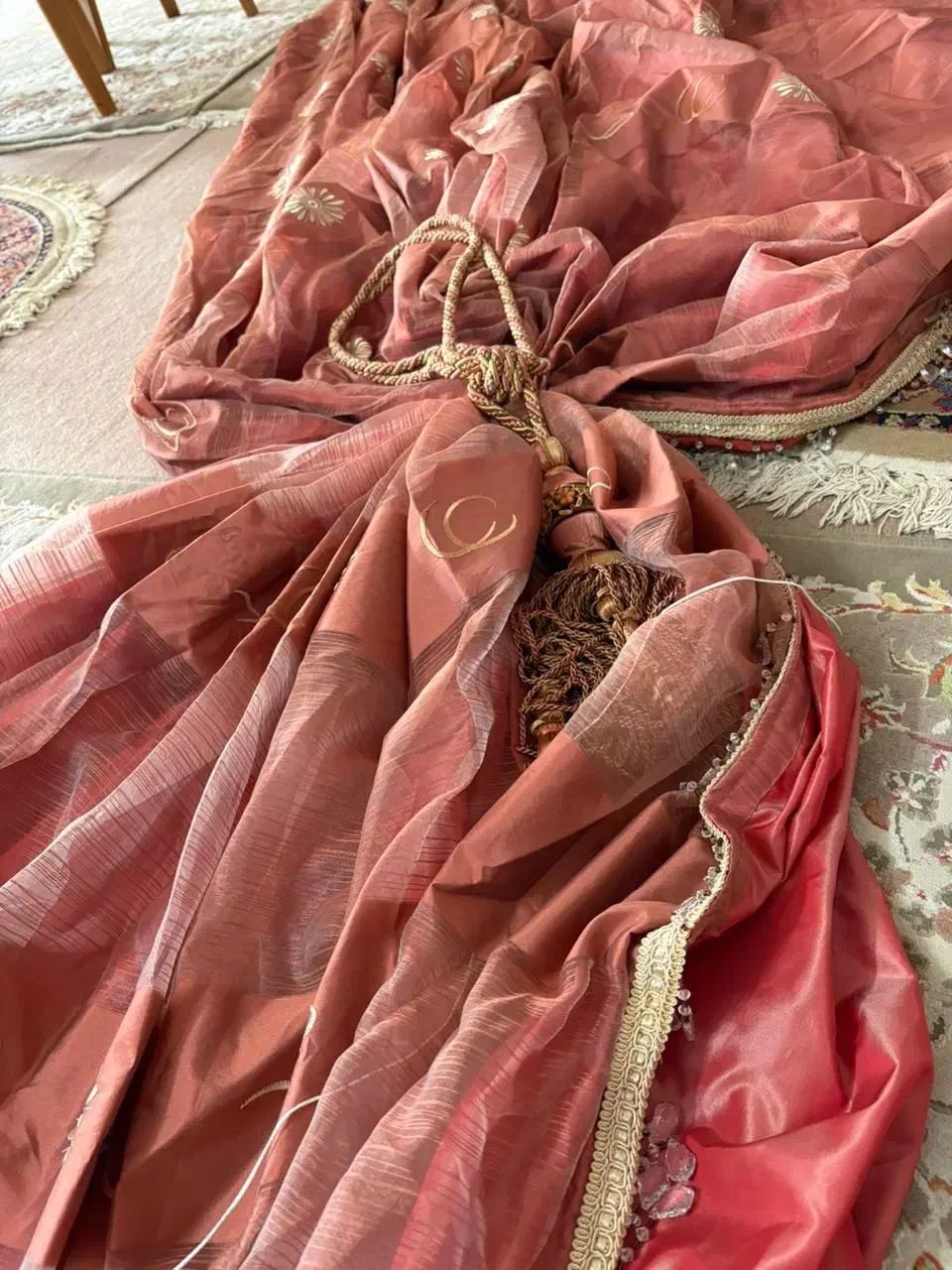 کنار پرده دوعدد|پرده، رانر، رومیزی|مهاجران, |دیوار