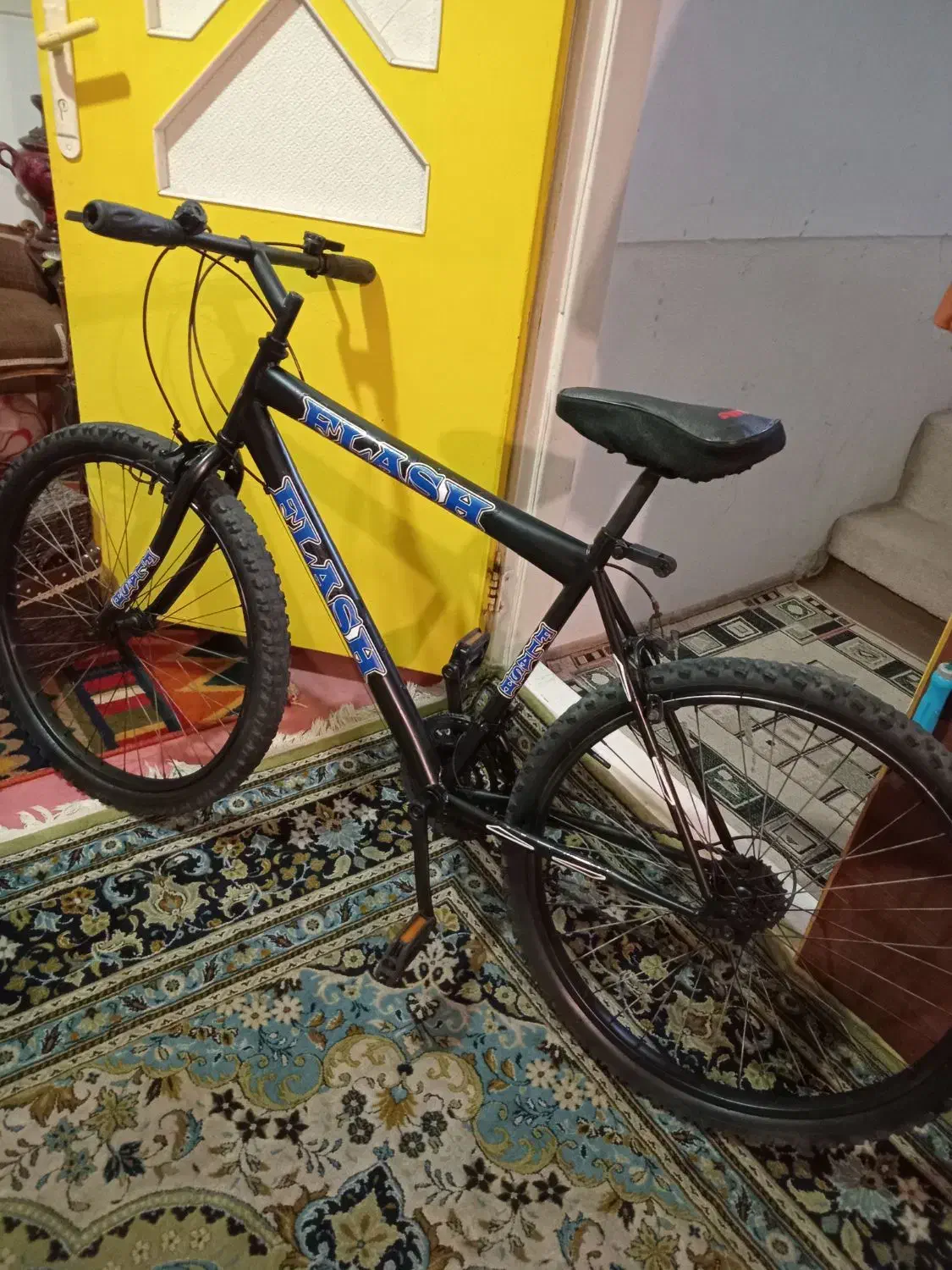 دوچرخه۲۶دنده دار|دوچرخه، اسکیت، اسکوتر|میانه, |دیوار