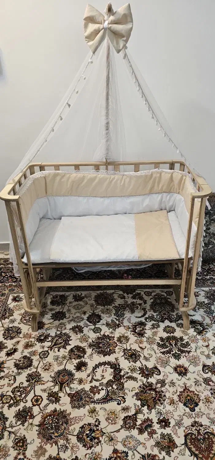 تخت نوزاد|تخت و صندلی بچه|آران و بیدگل, |دیوار