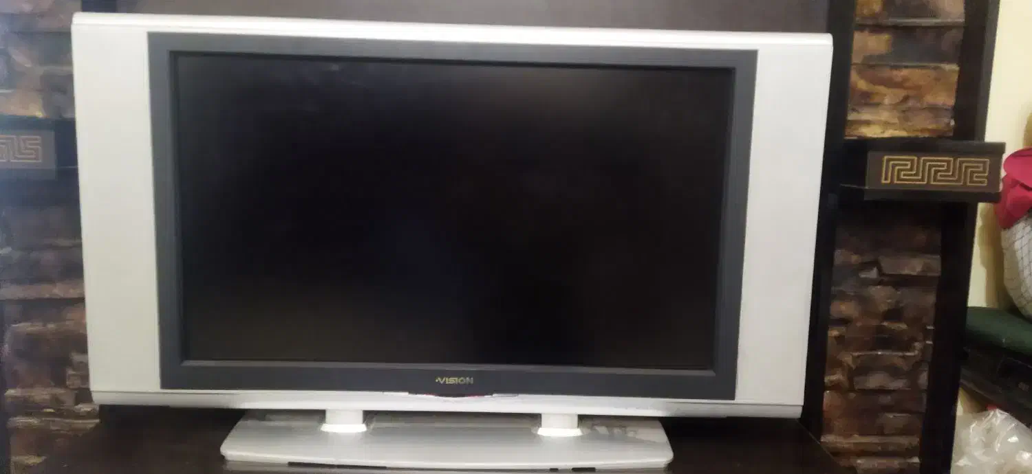 یک میز تلویزیون  باتلویزیون|تلویزیون و پروژکتور|زاوه, |دیوار