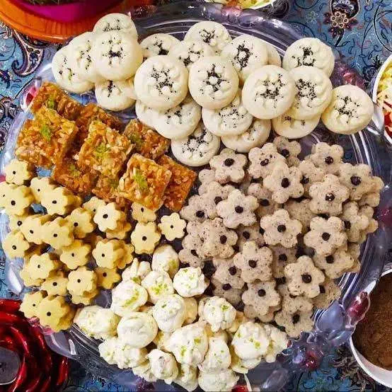 شیرینی پذیرایی جهت کادو کادویی کیک قزوینی کوچک داغ|خوردنی و آشامیدنی|تهران, سید خندان (جلفا)|دیوار
