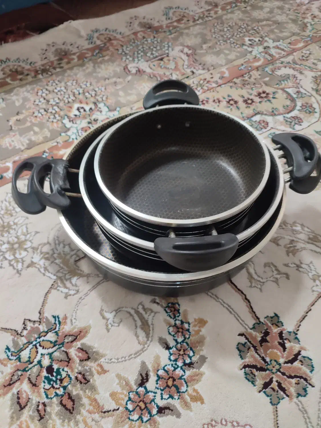 سه عدد تابه زنبوری|ظروف پخت‌وپز|شیروان (خراسان), |دیوار