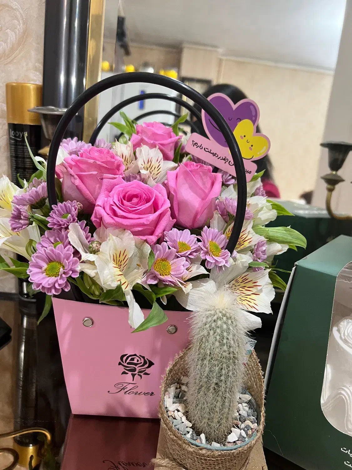 گل طبیعی لیسیانتوس و رز صورتی|گل و گیاه طبیعی|ری, دولتآباد|دیوار