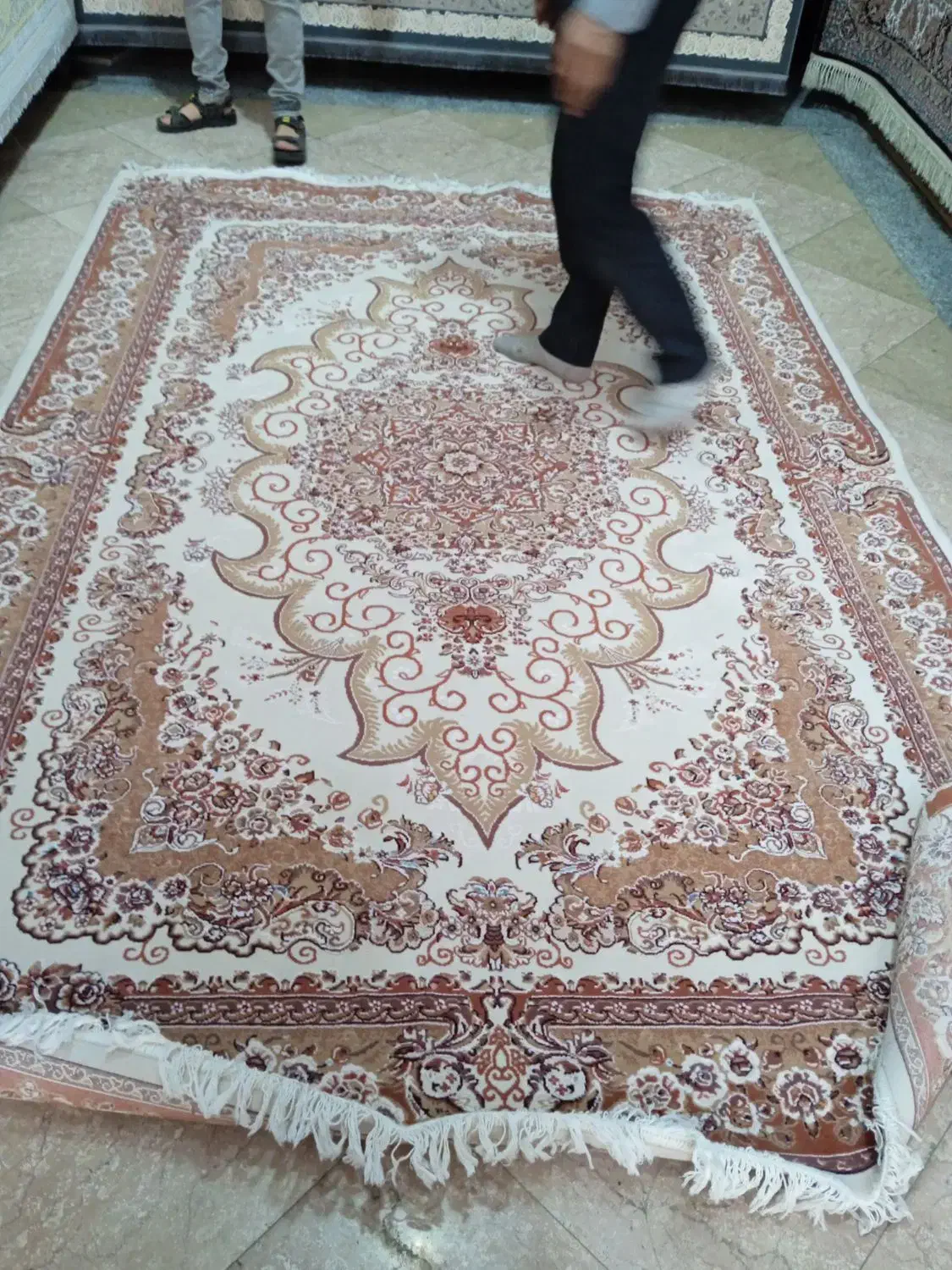 فرش شیش متری گل برجسته|فرش|قدس, شهرقدس|دیوار