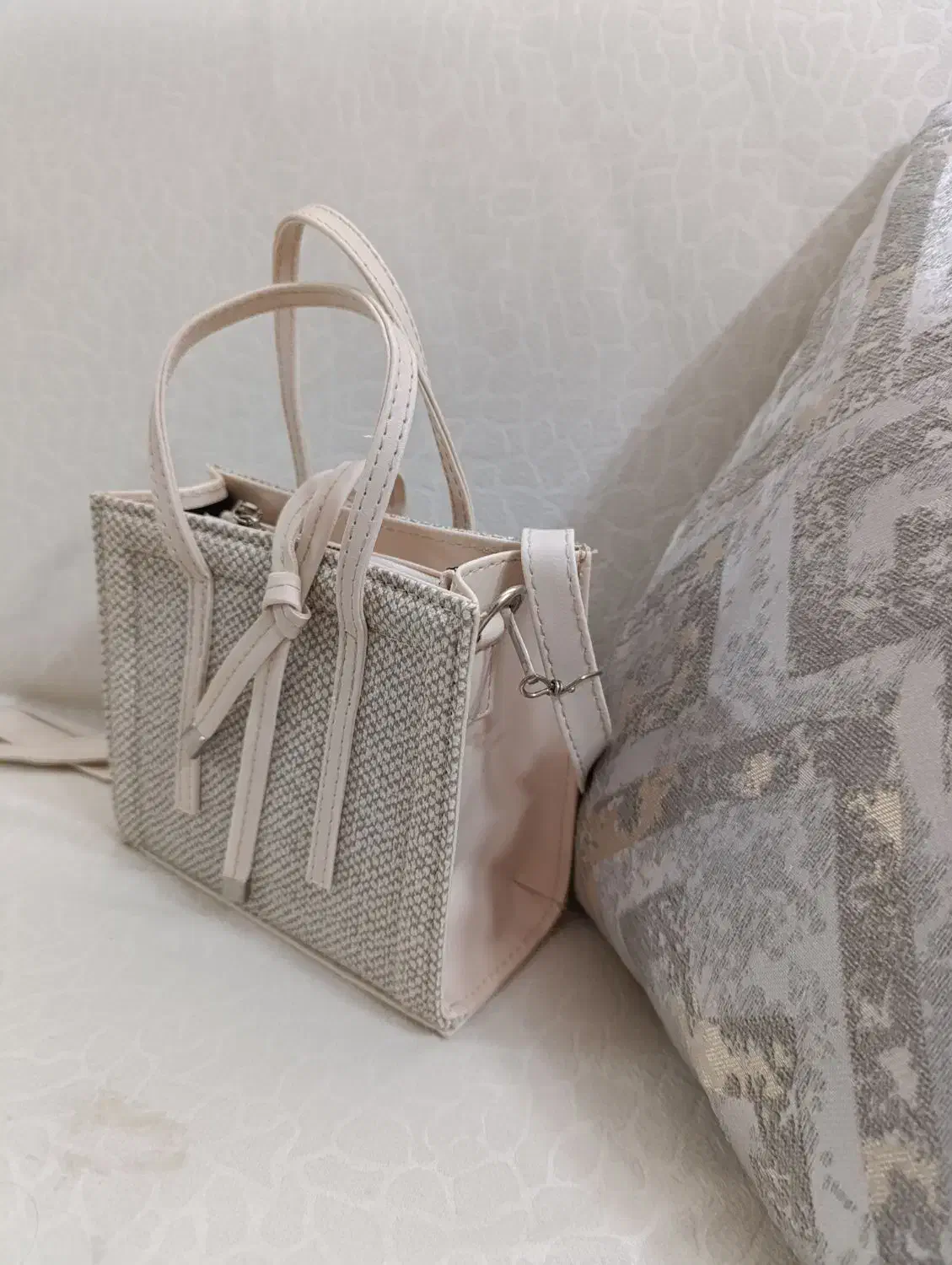 کیف مجلسی|کیف، کفش، کمربند|ری, دیلمان|دیوار