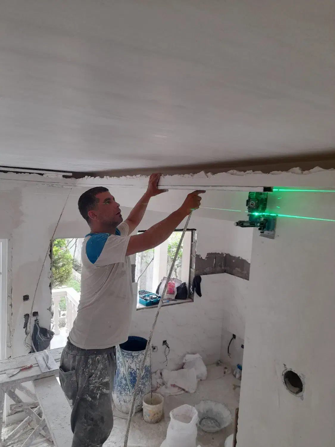 شاگرد گچ کاری|استخدام معماری، عمران و ساختمانی|صومعهسرا, |دیوار