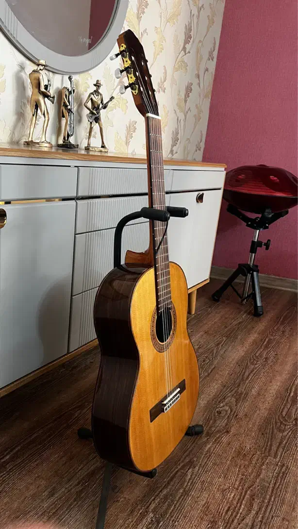 گیتار کمیاب قدیمی از شرکت یاماها عالی و خوش صدا|گیتار، بیس، امپلیفایر|ارومیه, |دیوار