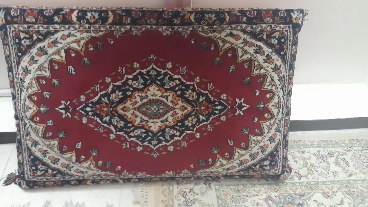 ۴ جفت مخته|پشتی|اصفهان, خواجه عمید|دیوار