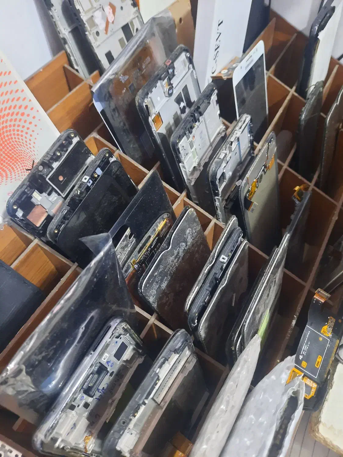 السیدی گوشی فقط ۹ تا ۱۲ ظهر قیمت حجم کار زیاده|لوازم جانبی موبایل و تبلت|اهواز, ۳۰ متری|دیوار