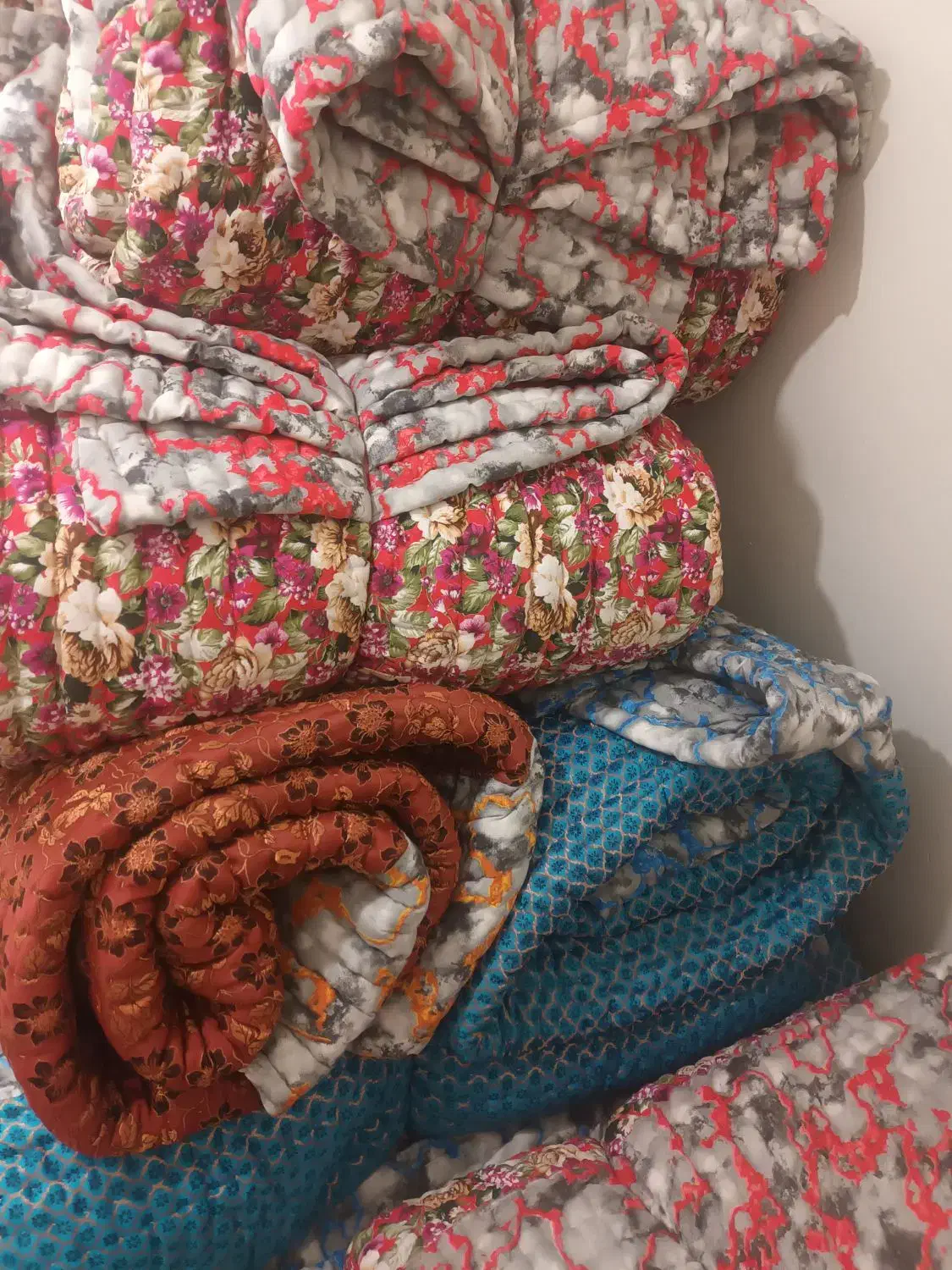 لحاف کرسی|رختخواب، بالش، پتو|خمینی‌شهر, |دیوار