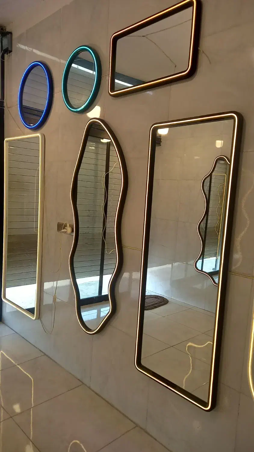 آینه قدی  پایه دار نئون پایه نئون|آینه|مشهد, نوید|دیوار