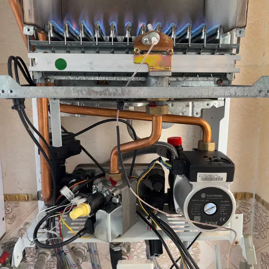 نصب و سرویس پکیج و آبگرمکن دیواری|خدمات پیشه و مهارت|هشتگرد, شهرک گلها|دیوار