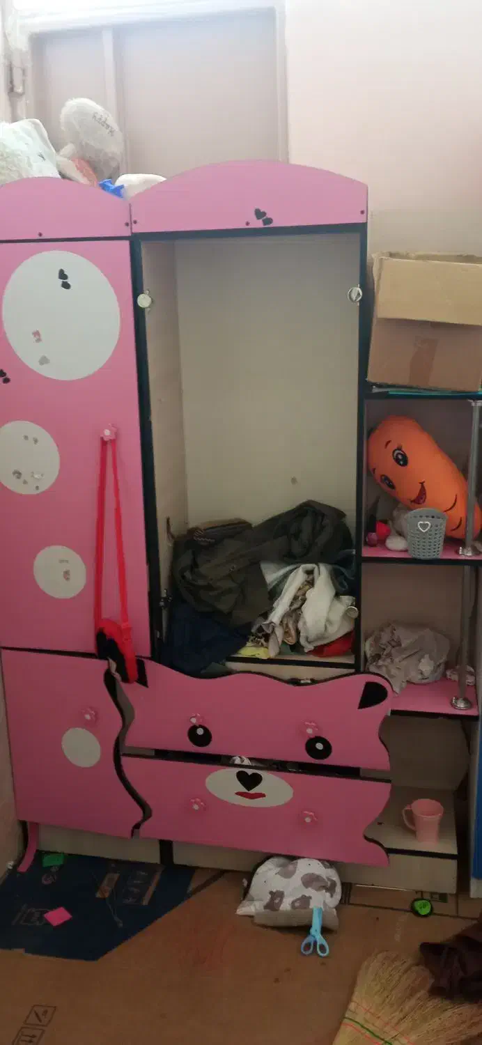 فروش فوری کمد بچه قیمت مناسب|اسباب و اثاث بچه|قم, دروازه چوبی|دیوار