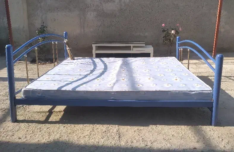 تخت دو نفره و میز تلویزیون|تشک تختخواب|ملکان, |دیوار