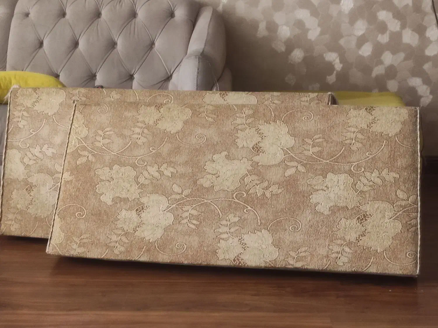 پشتی|پشتی|اصفهان, عقیق|دیوار