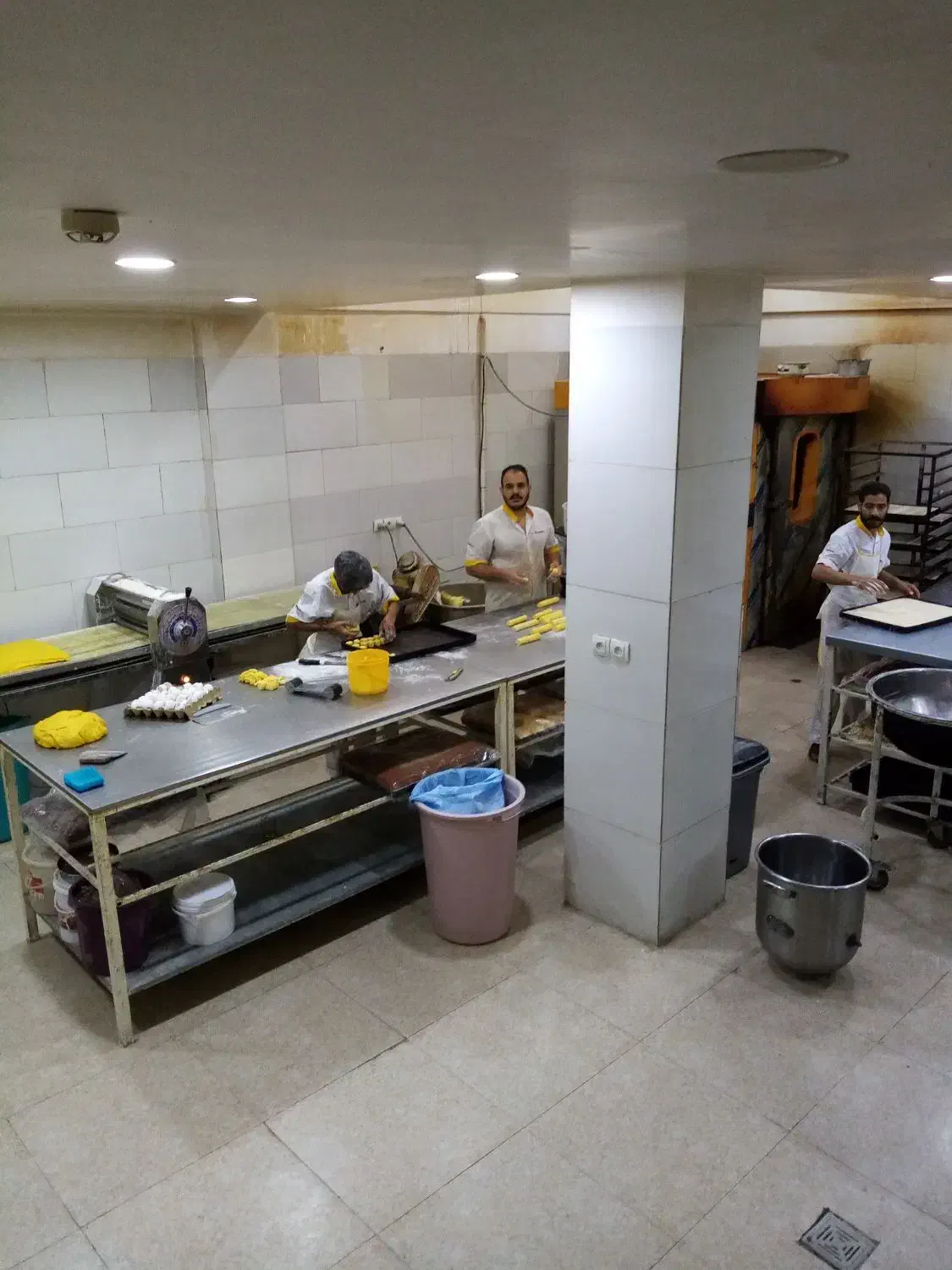 استخدام نیرو برای کارگاه قنادی|استخدام صنعتی، فنی، مهندسی|کرمان, |دیوار