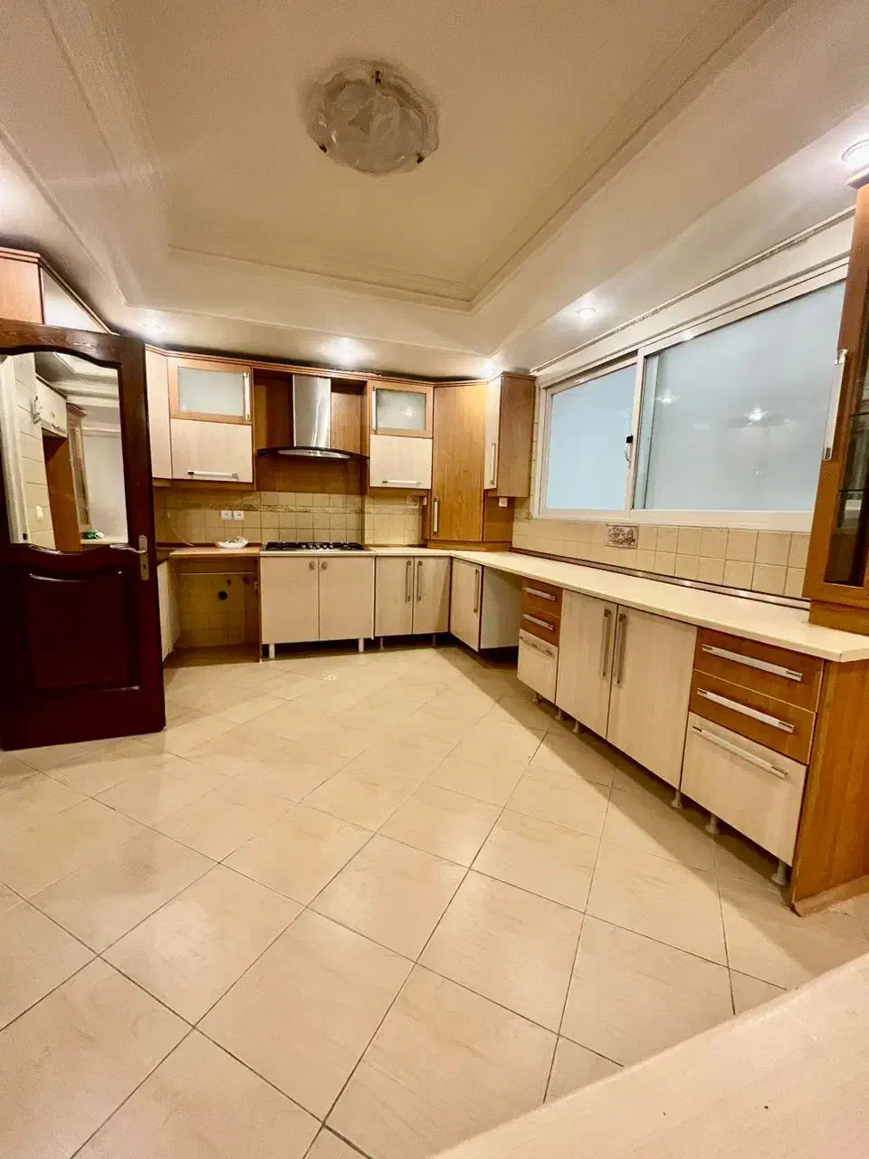 آپارتمان ۲۰۰ متر ۳و۴خواب/پاسداران دشتستان