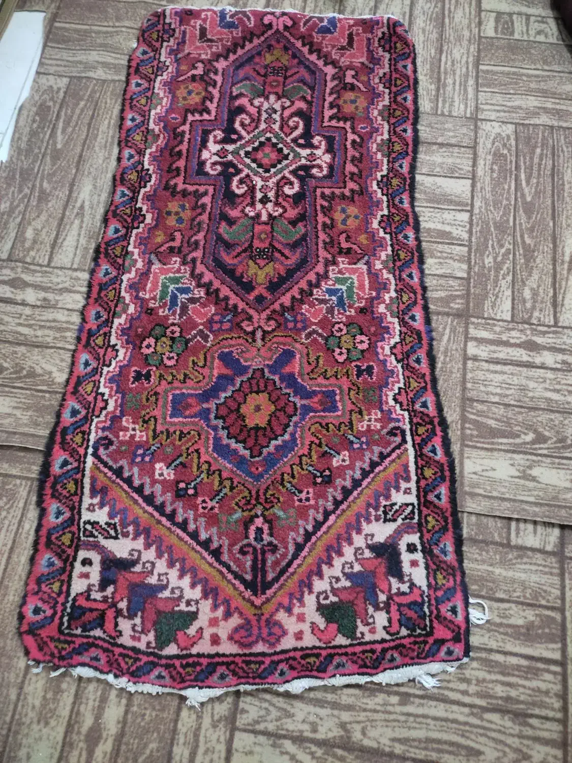فرش به ابعادعرض 65. طول 1 مترو 35|فرش|اهر, |دیوار