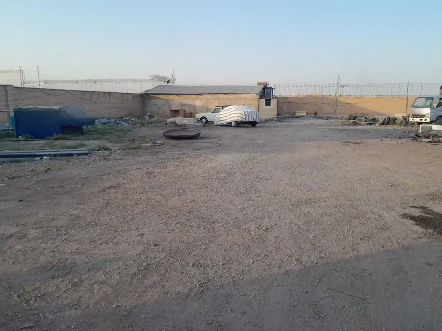 اجاره محوطه ۴۰۰ متری  بر خیابان جاده شهریار|اجارهٔ مغازه و غرفه|رباطکریم, شهرک صنعتی زوارهای|دیوار