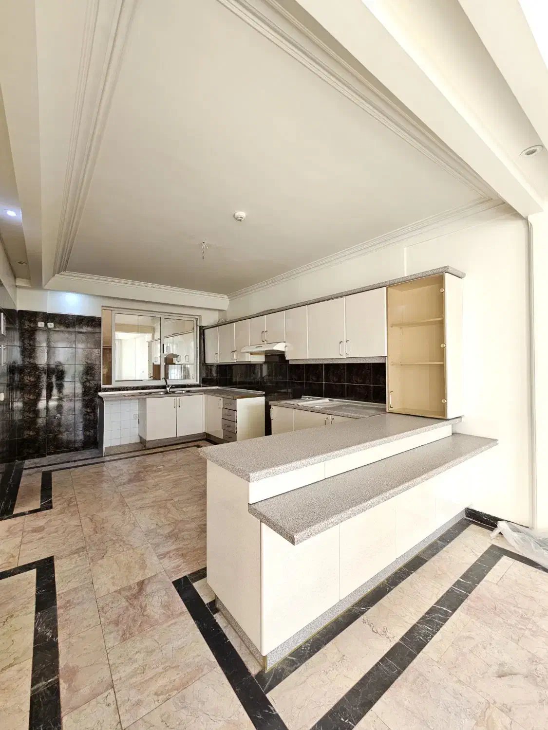 فروش ۱۸۰ متر زعفرانیه رو به آفتاب (کلید در اختیار)|فروش آپارتمان|تهران, زعفرانیه|دیوار