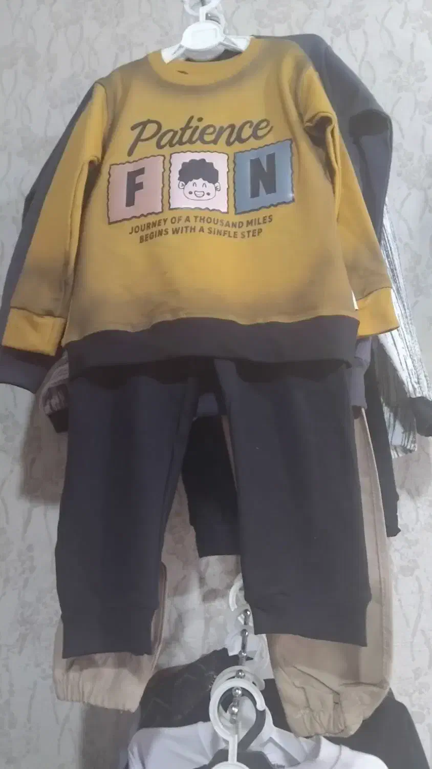 لباس بچگانه|کفش و لباس بچه|رامشیر, |دیوار