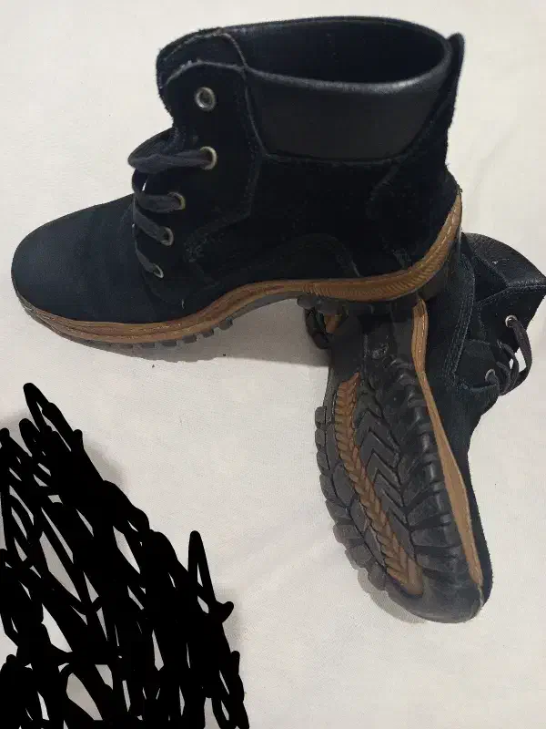 نیم بوت در حد نو|کیف، کفش، کمربند|نیشابور, تریا پارک|دیوار