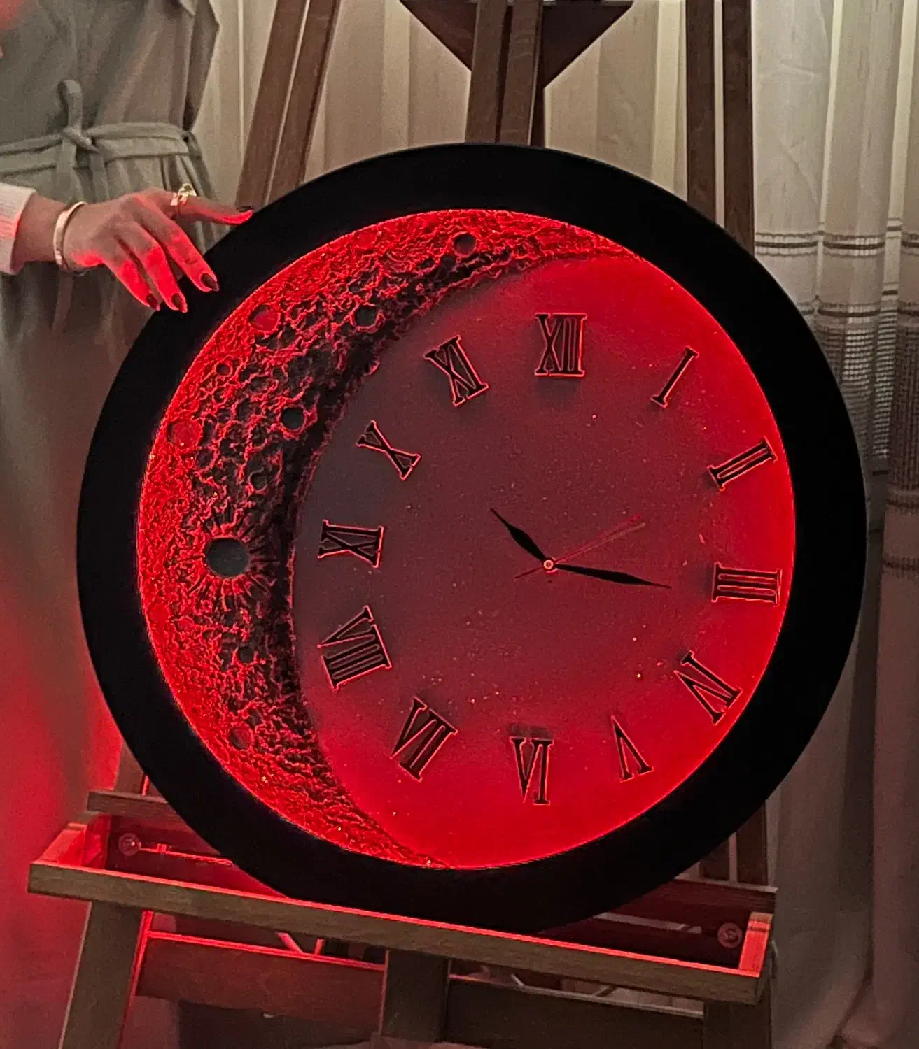 ساعت ماه ال ای دی خور|تابلو، نقاشی، عکس|تهران, شهرک ولیعصر جنوبی|دیوار