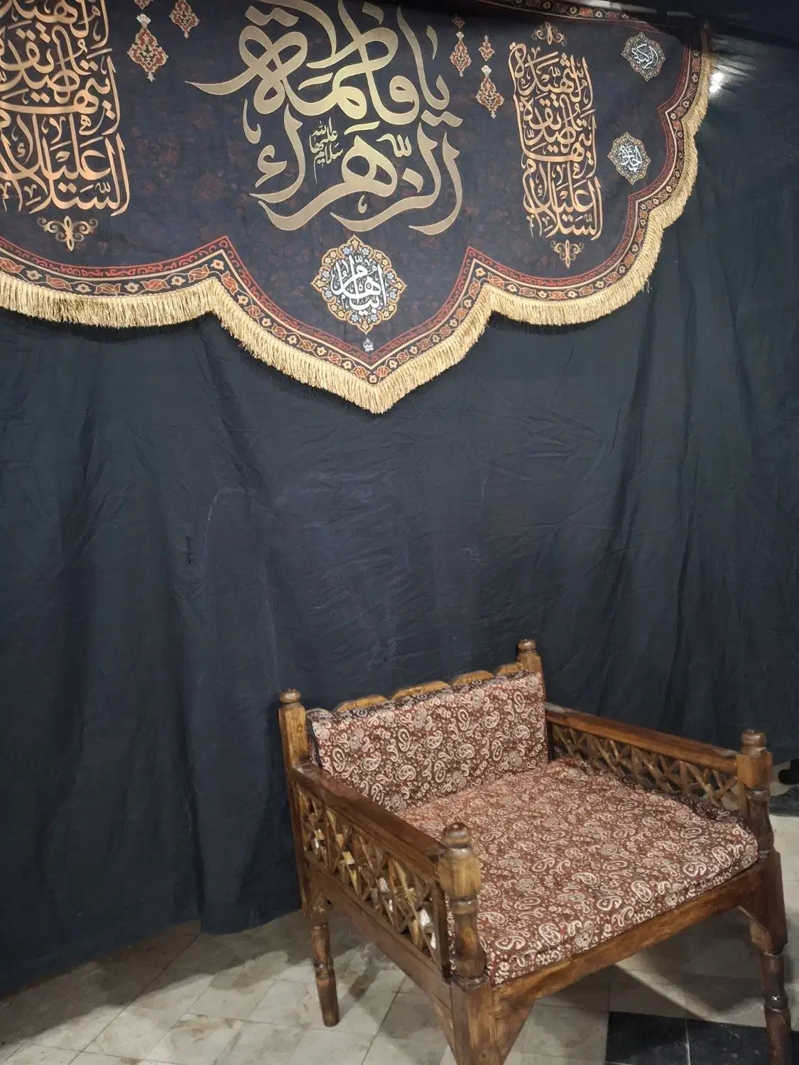 صندلی چوبی با تشک (نو)|صندلی و نیمکت|تفت, |دیوار