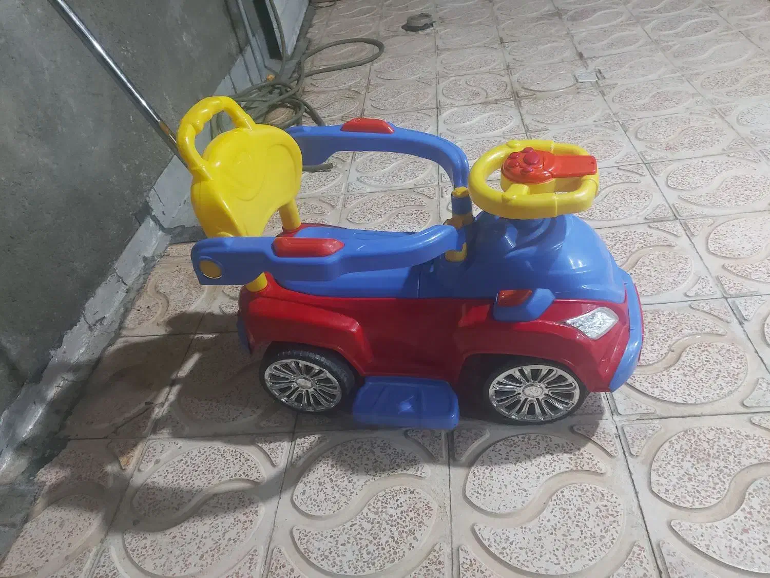 ماشین کودک|اسباب‌بازی بچه|مهاباد (آذربایجان غربی), |دیوار