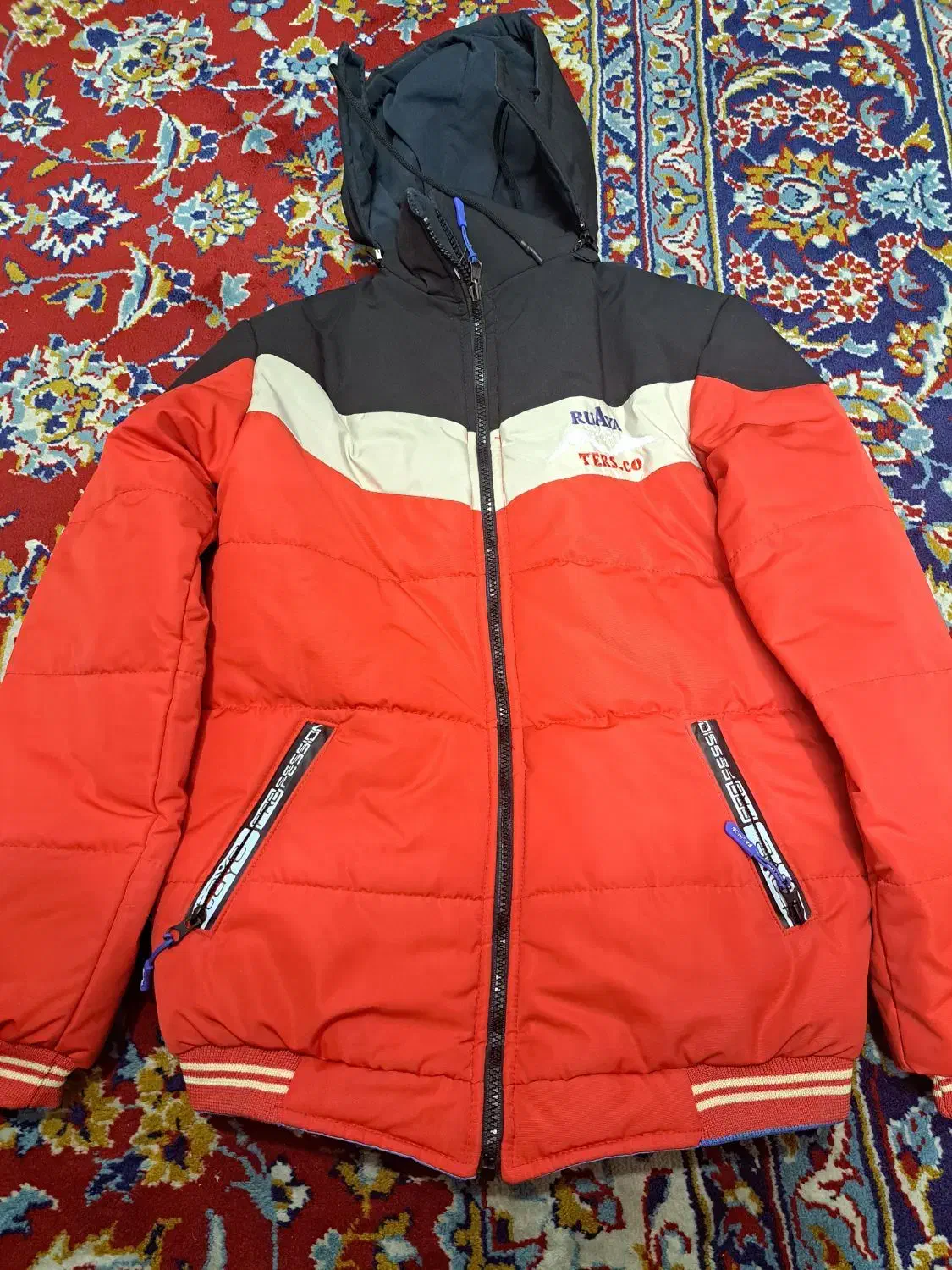 یک عدد کاپیشان نو دورو|لباس|اصفهان, باغ فردوس|دیوار