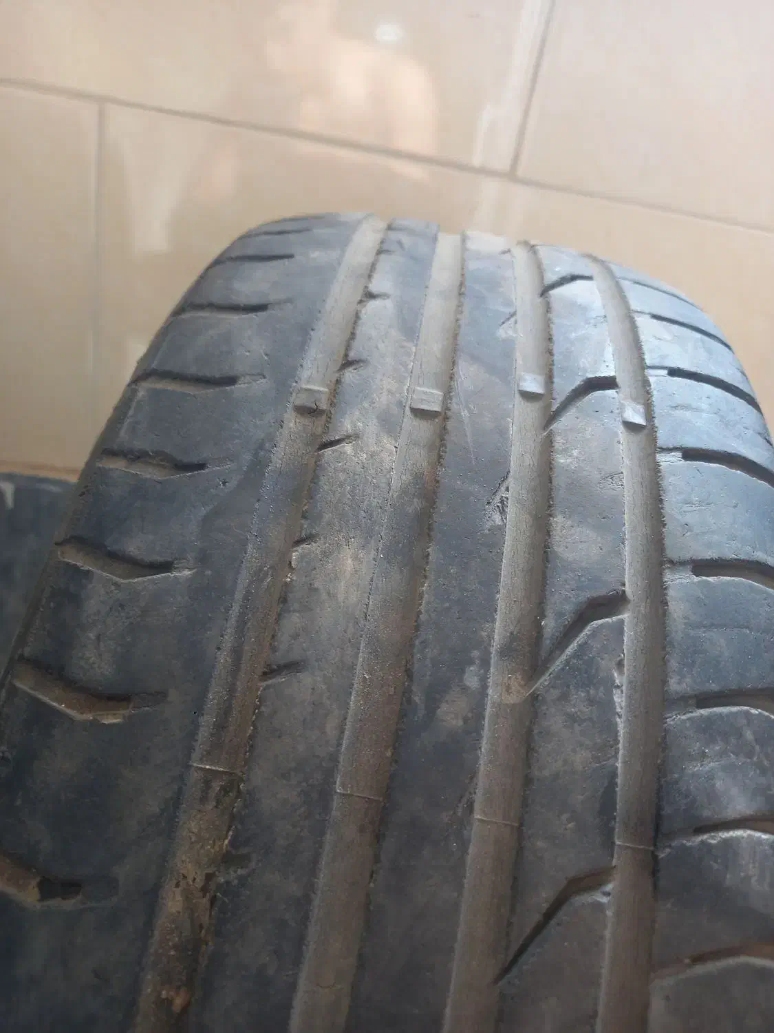 لاستیک پهن  رونیکا|قطعات یدکی و لوازم جانبی|اسلام‌شهر, شهرک قائمیه|دیوار