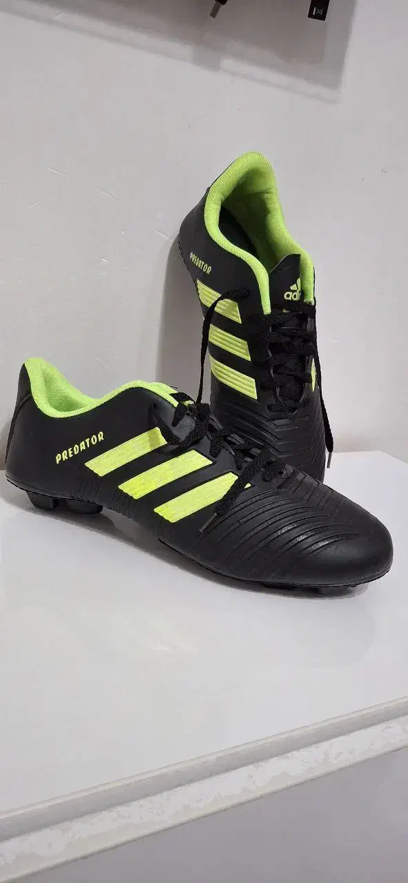 کتونی فوتبال|تجهیزات ورزشی|رشت, دیانتی|دیوار