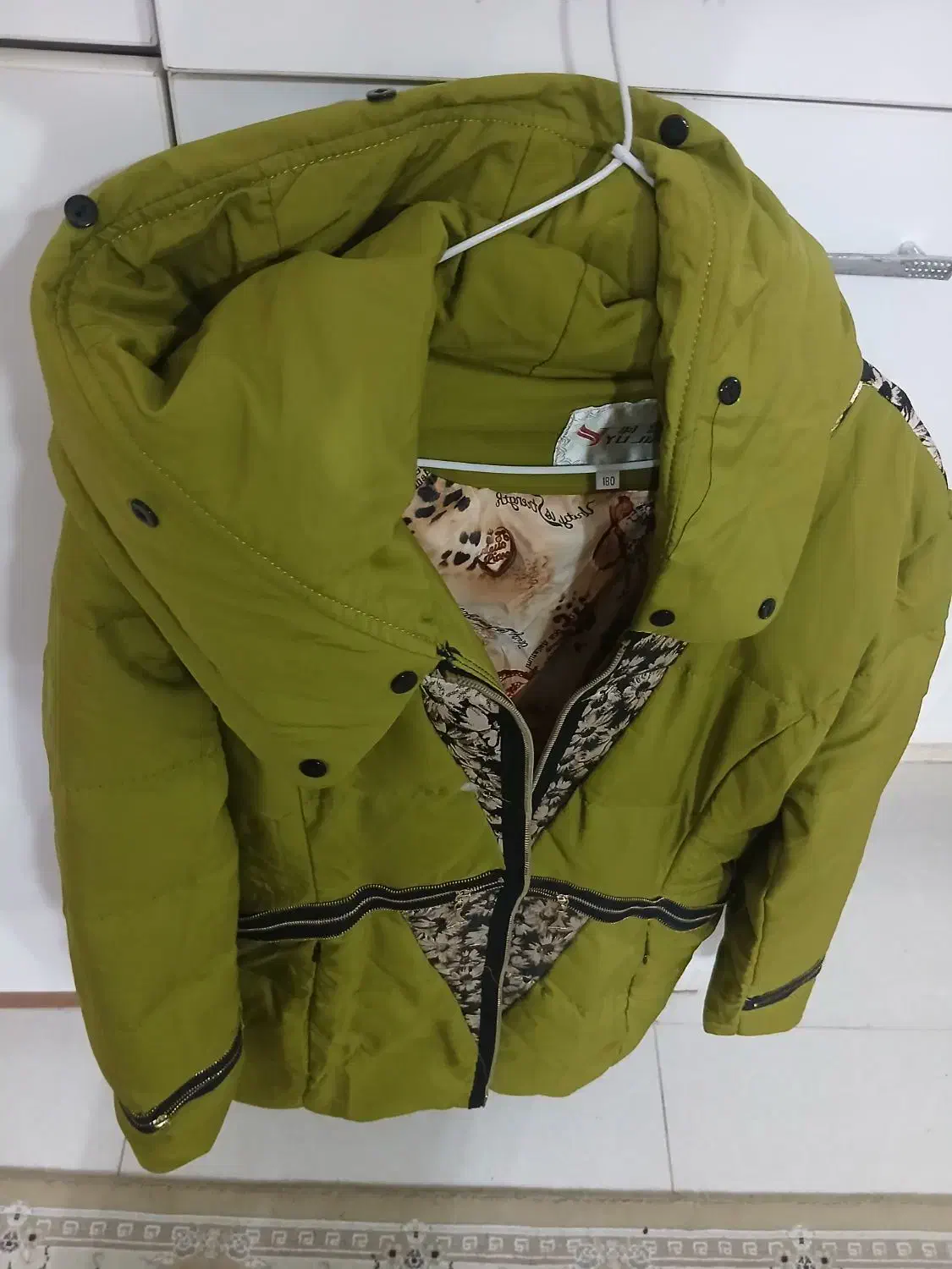 یکعدد کاپشن نو .اصلا نپوشیده|لباس|رشت, دیانتی|دیوار