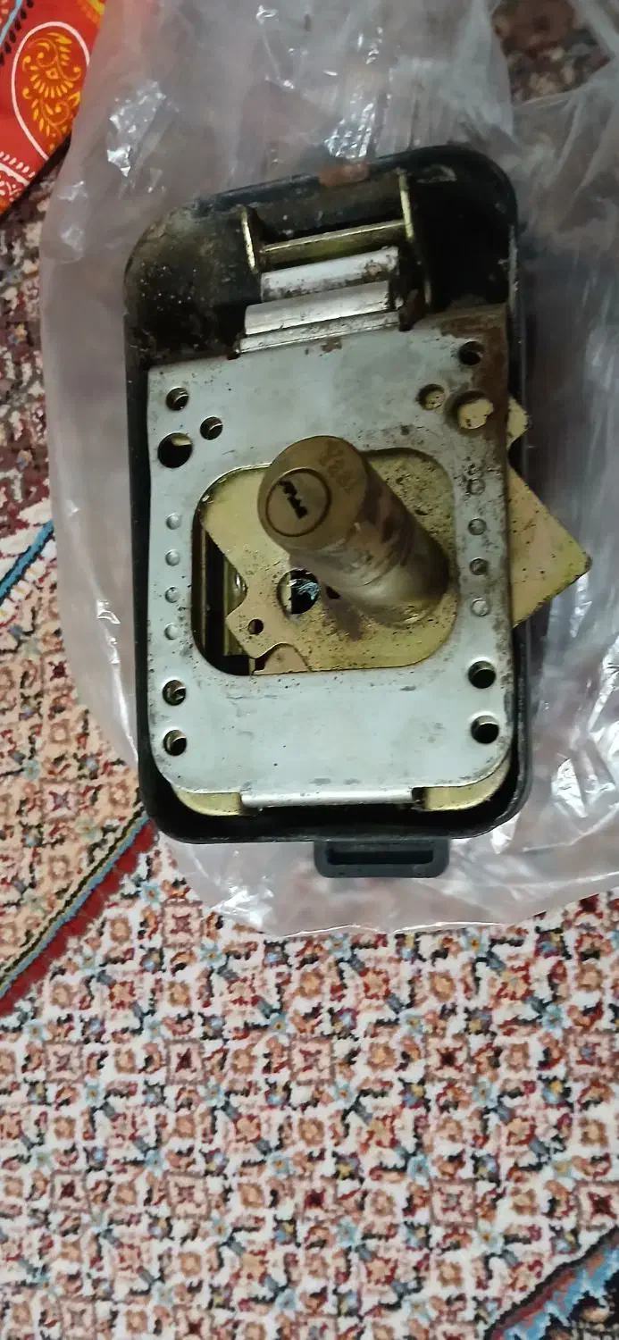 قفل|ابزارآلات|بندر انزلی, ساحل قو|دیوار