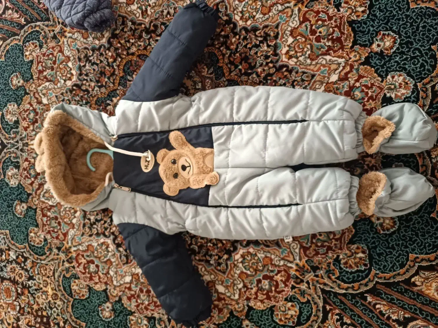 تمامی کاپشن ها و لباس ها پاپوش ها نو میباشد|کفش و لباس بچه|مشهد, جاهد شهر|دیوار