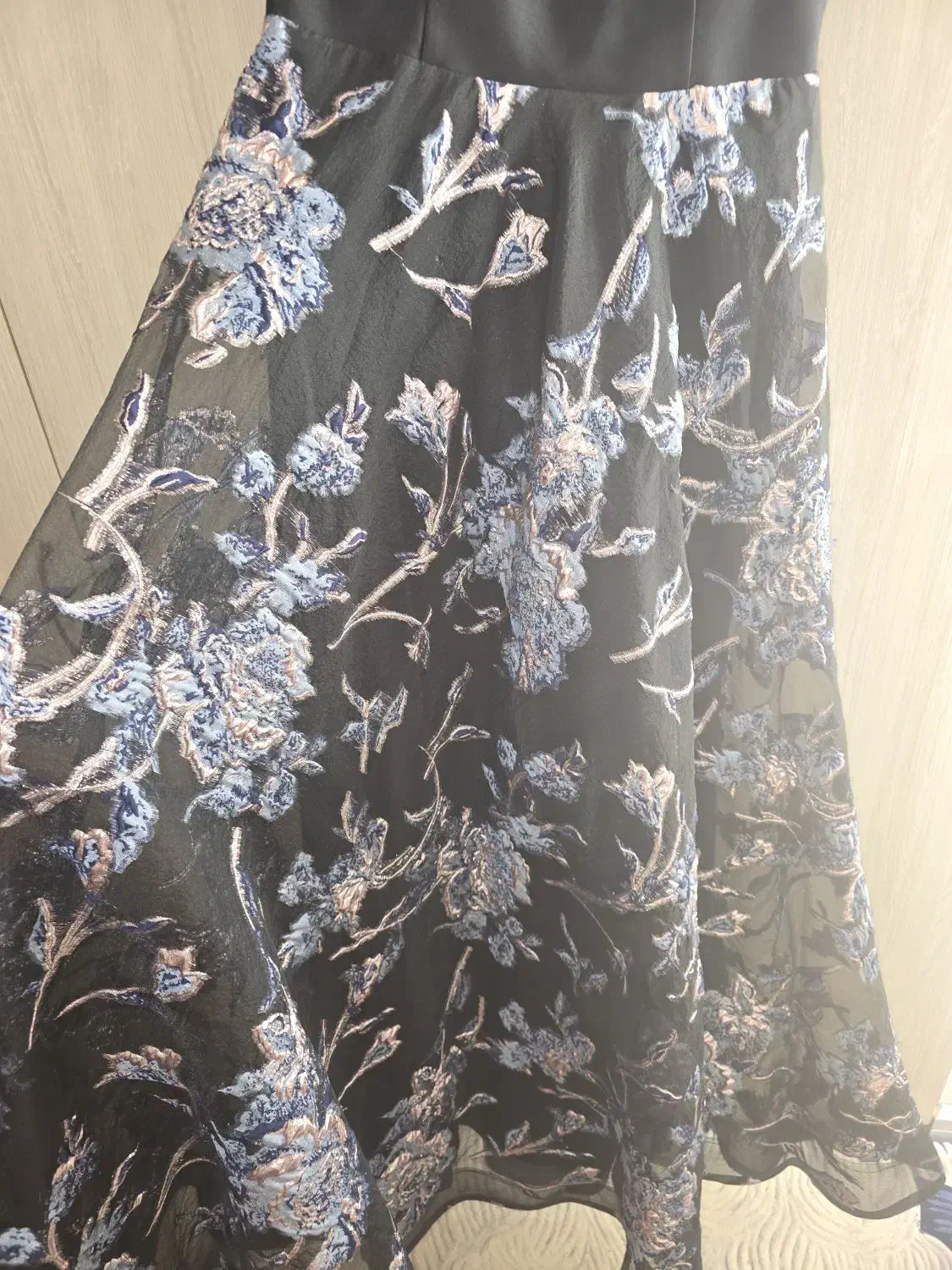 لباس مجلسی|لباس|شیراز, دکتر حسابی|دیوار