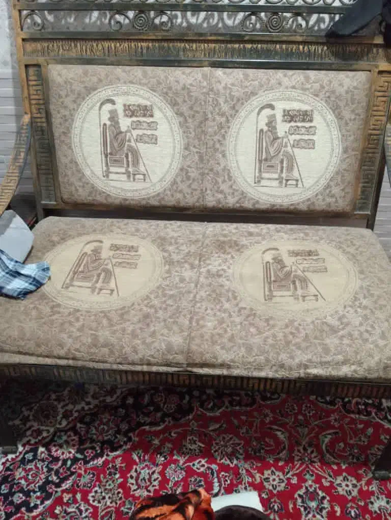 فروش مبل سلطنتی کاملا سالم همراه با بوفه|مبلمان خانگی و میز عسلی|بندرعباس, |دیوار