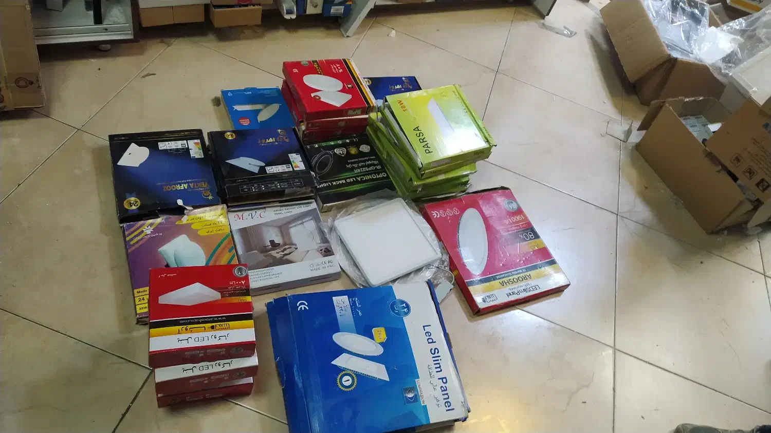 لامپ|لامپ و چراغ|کاشان, کارگر|دیوار