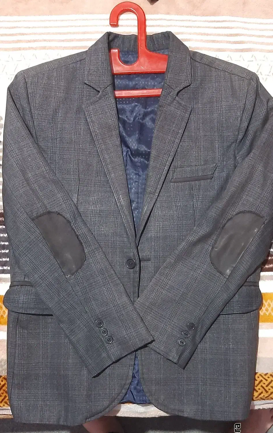 سه عدد کت مردانه و پسرانه|لباس|خوی, |دیوار