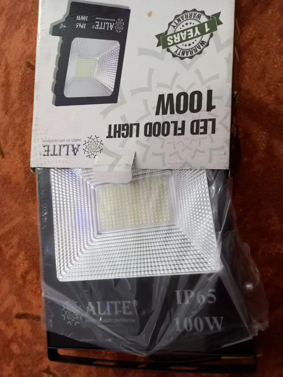 پرژکتور ال ای دی|لامپ و چراغ|رباط‌کریم, رباط‌کریم|دیوار