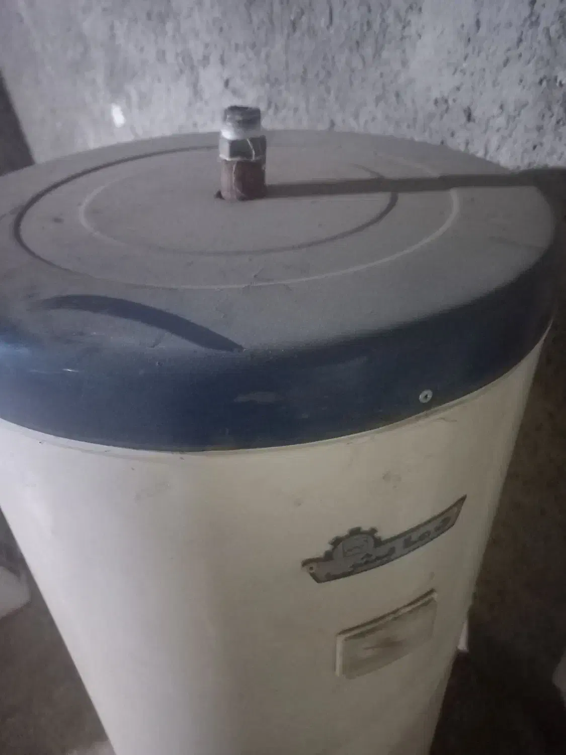 ابگرمکن ۱۲۰ لیتری تمیز. و کولر پنجرهای|آبگرمکن، پکیج، شوفاژ|بندرعباس, |دیوار