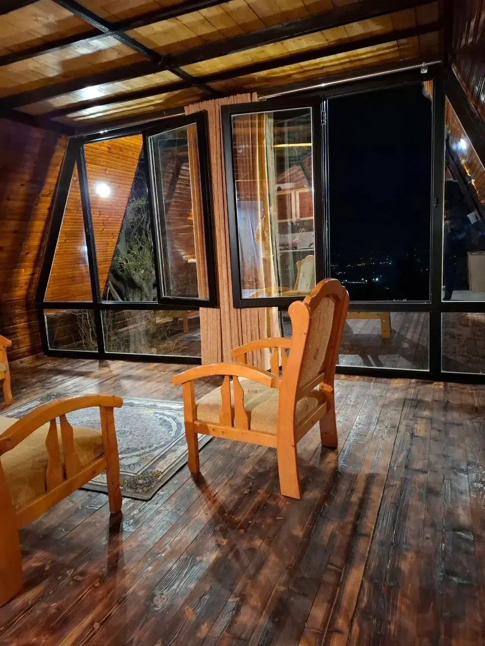 کلبه سوئیسی آبشار|اجارهٔ کوتاه‌مدت ویلا و باغ|نشتارود, |دیوار