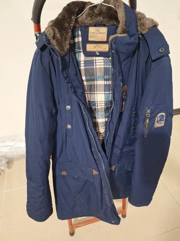 کاپشن|لباس|تهران, استخر|دیوار