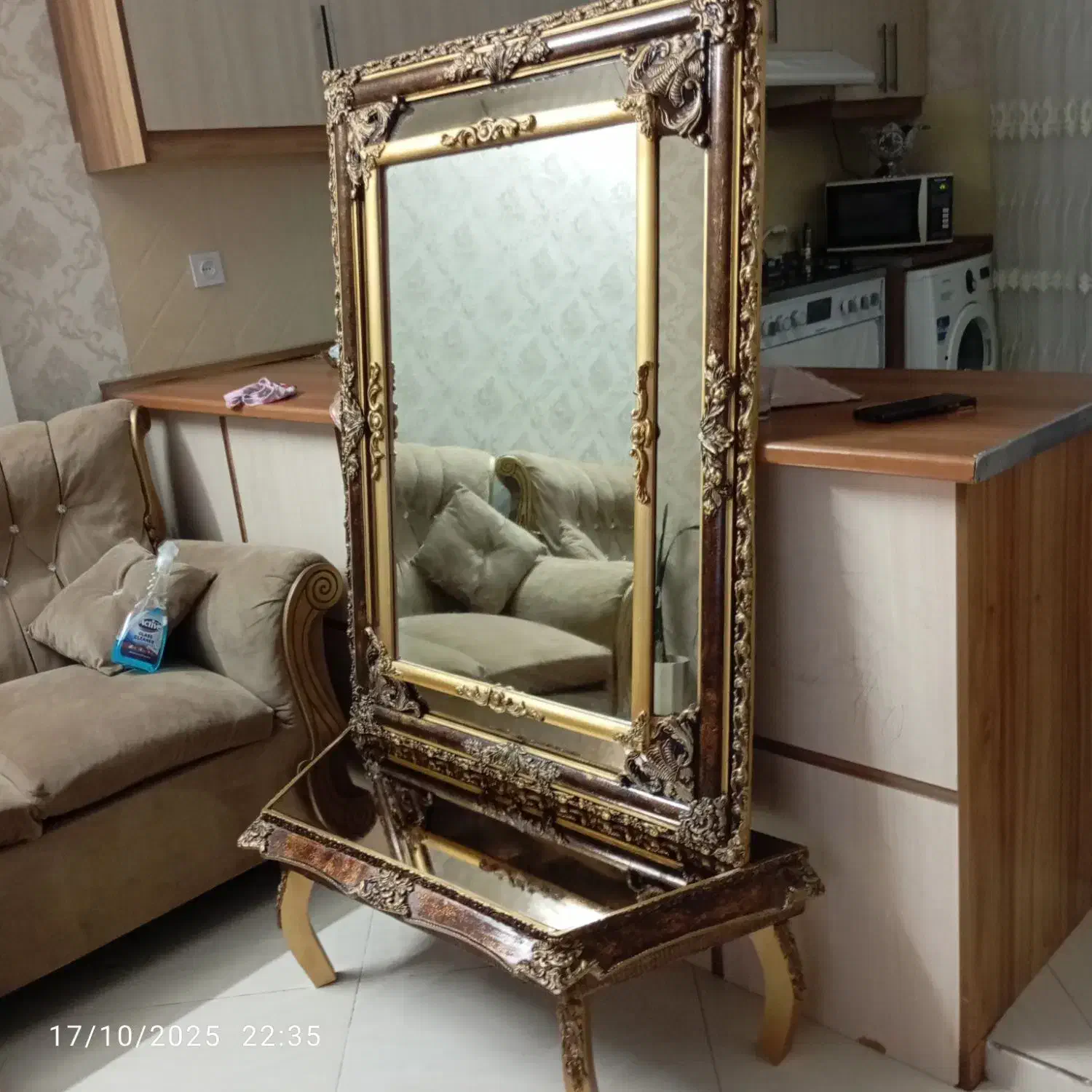 آینه|آینه|مشهد, رستگار|دیوار